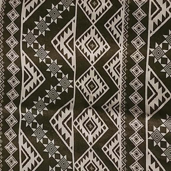 Geometric Patterned  mini Skirt - Forest green and White - Picture 2 of 4